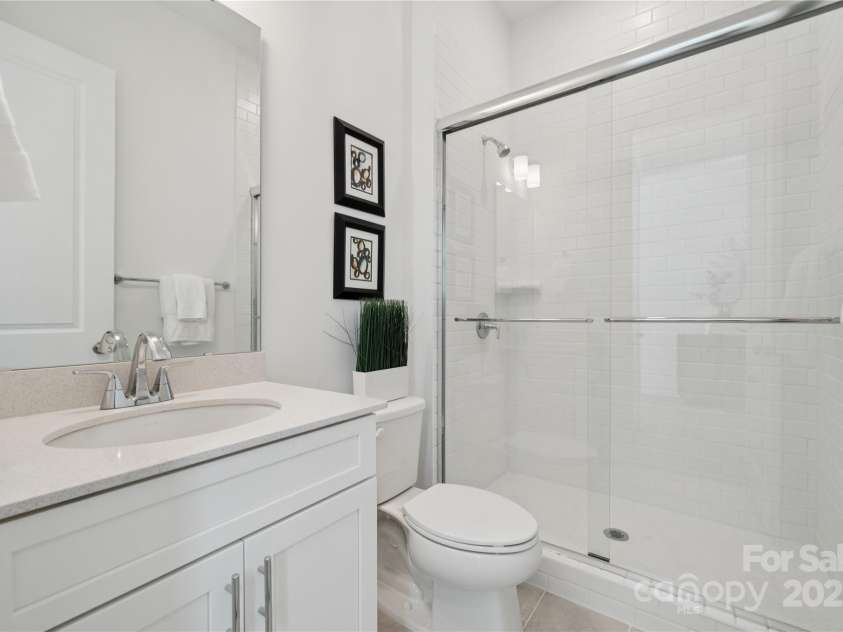 6007 Moonglade Lane, Charlotte, NC 28269.  MLS# CAR4326044, YatesRealty ID 11752. Guest bath