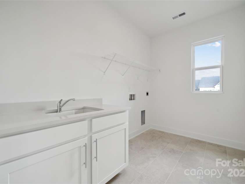 6007 Moonglade Lane, Charlotte, NC 28269.  MLS# CAR4326044, YatesRealty ID 11752. Laundry room
