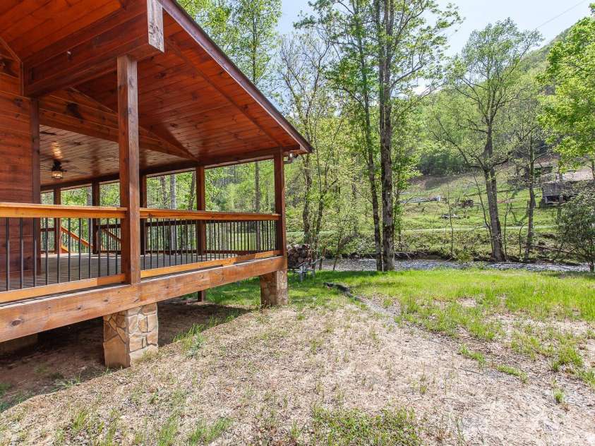 91 Riverview Drive, Robbinsville, NC 28771.  MLS# CAR4257153, YatesRealty ID 11752. 