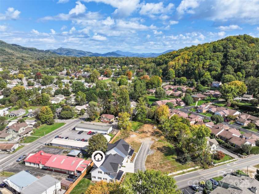 11 Riemar Lane, Waynesville, NC 28786.  MLS# CAR4306139, YatesRealty ID 11753. 