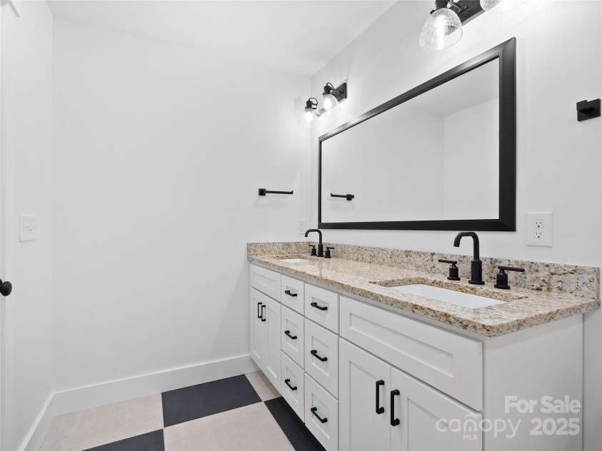 11 Riemar Lane, Waynesville, NC 28786.  MLS# CAR4306139, YatesRealty ID 11753. 