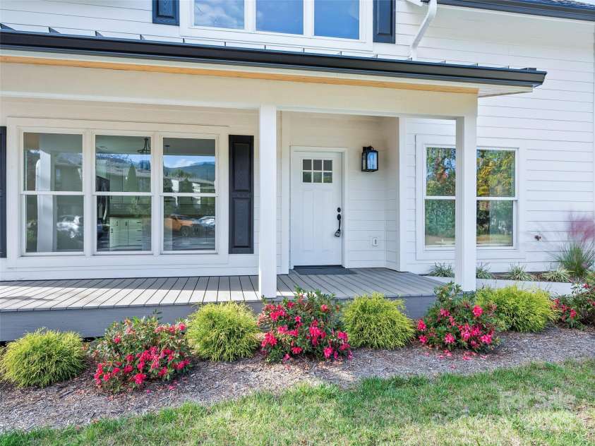 11 Riemar Lane, Waynesville, NC 28786.  MLS# CAR4306139, YatesRealty ID 11753. 