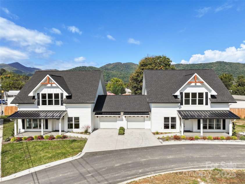 11 Riemar Lane, Waynesville, NC 28786.  MLS# CAR4306139, YatesRealty ID 11753. 