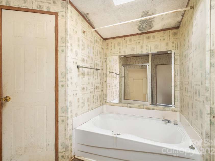 811 Acclaim Drive, York, SC 29745.  MLS# CAR4257296, YatesRealty ID 11753. 