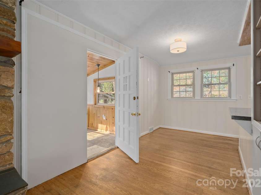 233 Rolling Drive, Waynesville, NC 28786.  MLS# CAR4320784, YatesRealty ID 11754. 
