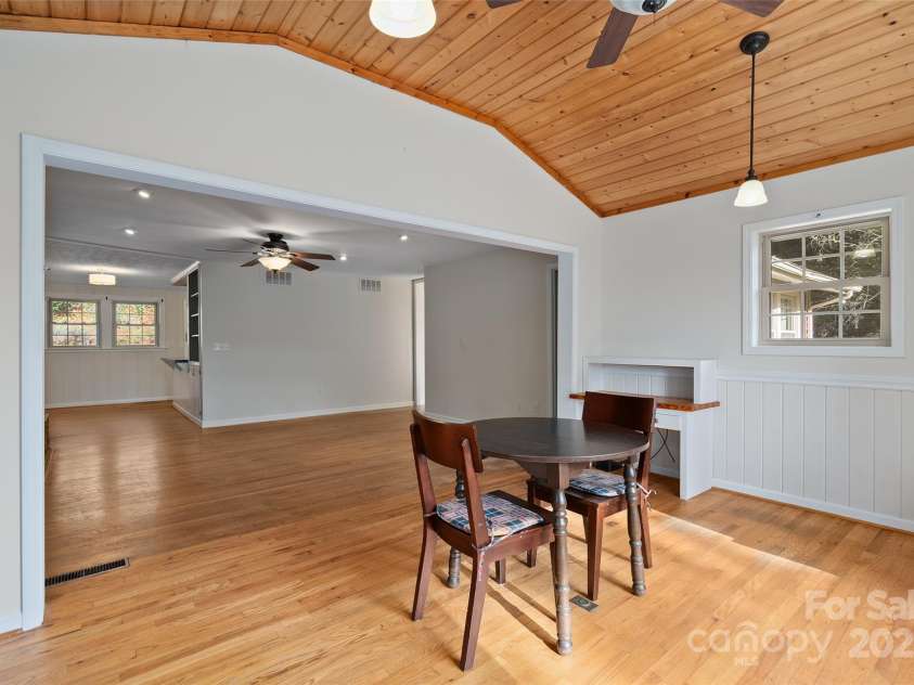 233 Rolling Drive, Waynesville, NC 28786.  MLS# CAR4320784, YatesRealty ID 11754. 
