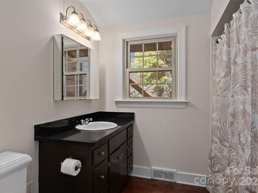 233 Rolling Drive, Waynesville, NC 28786.  MLS# CAR4320784, YatesRealty ID 11754. 