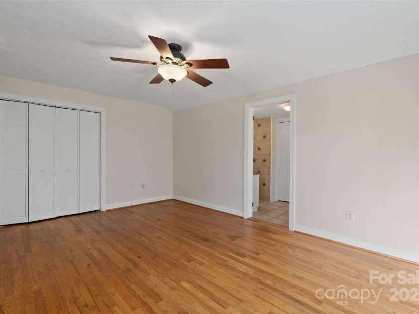 233 Rolling Drive, Waynesville, NC 28786.  MLS# CAR4320784, YatesRealty ID 11754. 
