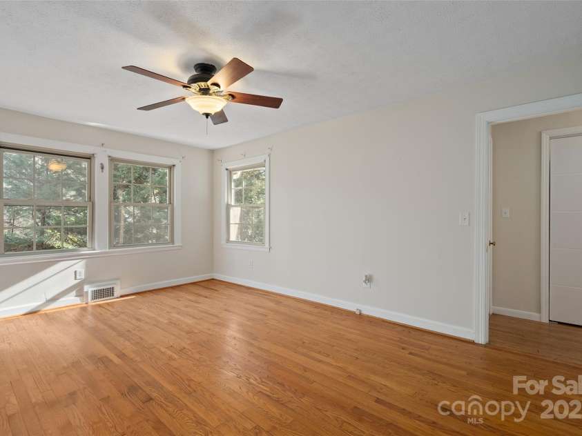 233 Rolling Drive, Waynesville, NC 28786.  MLS# CAR4320784, YatesRealty ID 11754. 