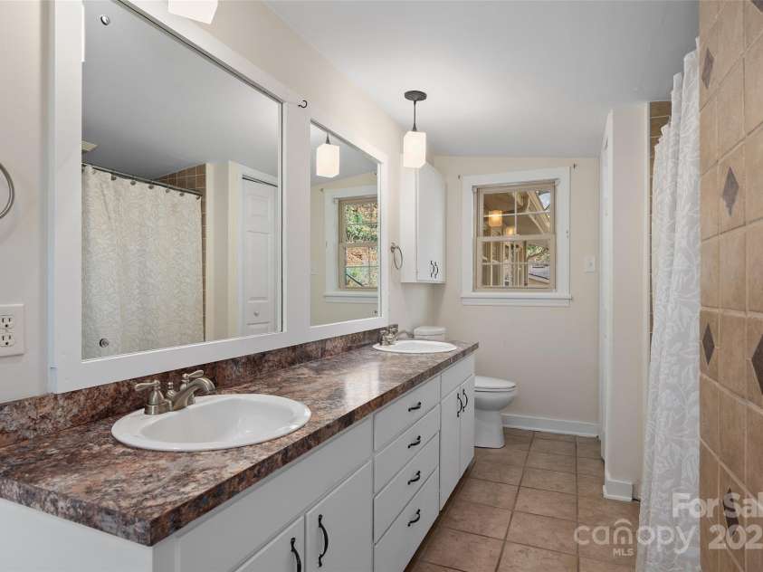 233 Rolling Drive, Waynesville, NC 28786.  MLS# CAR4320784, YatesRealty ID 11754. 