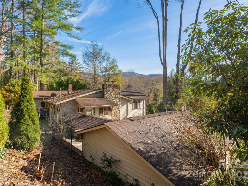 233 Rolling Drive, Waynesville, NC 28786.  MLS# CAR4320784, YatesRealty ID 11754. 