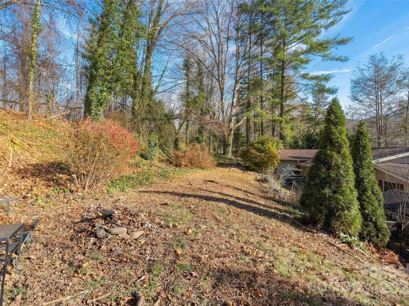 233 Rolling Drive, Waynesville, NC 28786.  MLS# CAR4320784, YatesRealty ID 11754. 