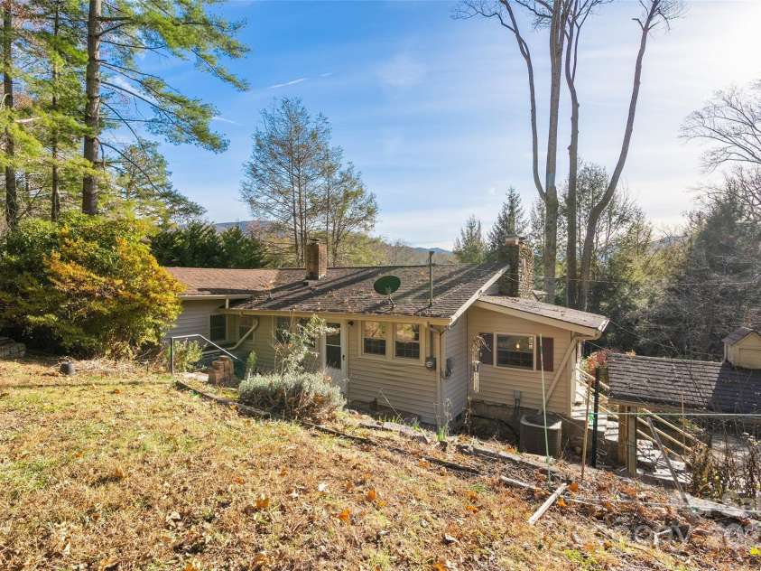 233 Rolling Drive, Waynesville, NC 28786.  MLS# CAR4320784, YatesRealty ID 11754. 