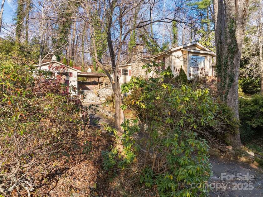 233 Rolling Drive, Waynesville, NC 28786.  MLS# CAR4320784, YatesRealty ID 11754. 