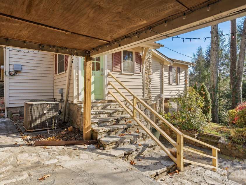 233 Rolling Drive, Waynesville, NC 28786.  MLS# CAR4320784, YatesRealty ID 11754. 