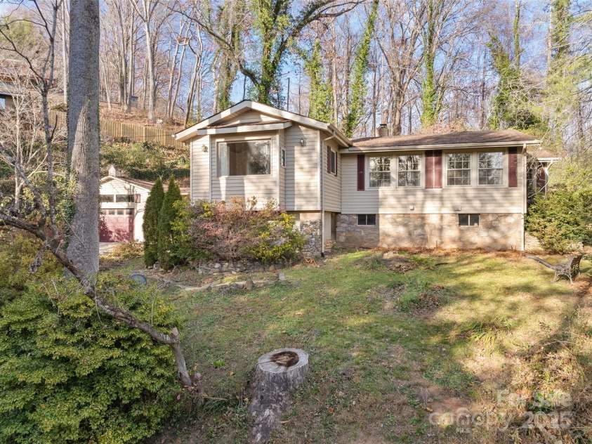 233 Rolling Drive, Waynesville, NC 28786.  MLS# CAR4320784, YatesRealty ID 11754. 