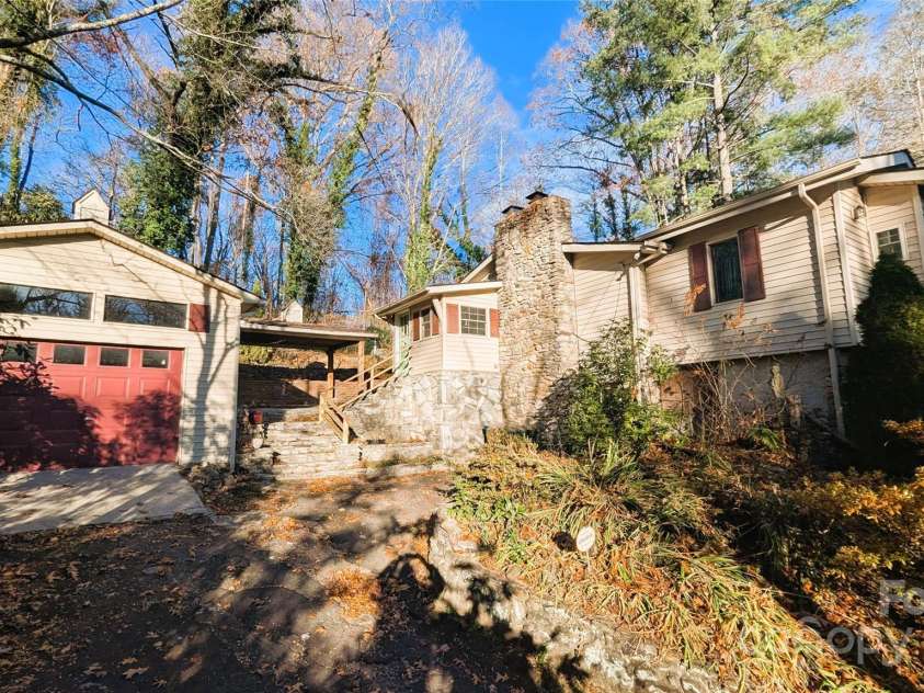 233 Rolling Drive, Waynesville, NC 28786.  MLS# CAR4320784, YatesRealty ID 11754. 