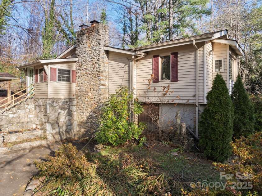 233 Rolling Drive, Waynesville, NC 28786.  MLS# CAR4320784, YatesRealty ID 11754. 