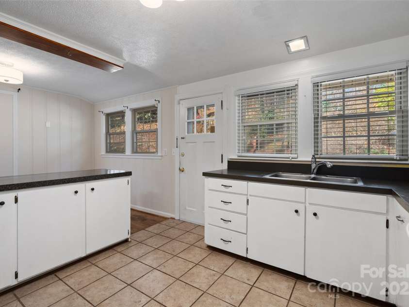 233 Rolling Drive, Waynesville, NC 28786.  MLS# CAR4320784, YatesRealty ID 11754. 