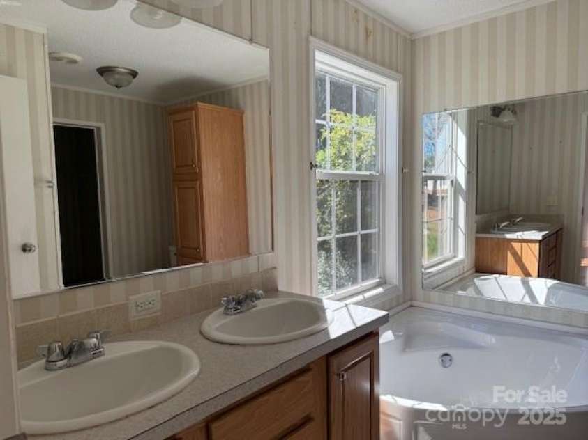 109 Highfield Court, Shelby, NC 28150.  MLS# CAR4313213, YatesRealty ID 11755. 