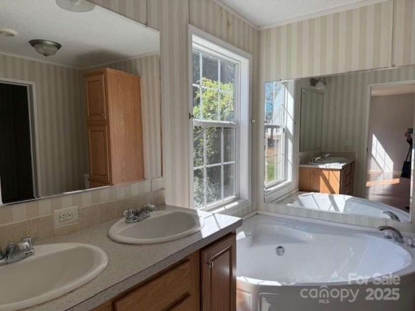 109 Highfield Court, Shelby, NC 28150.  MLS# CAR4313213, YatesRealty ID 11755. 