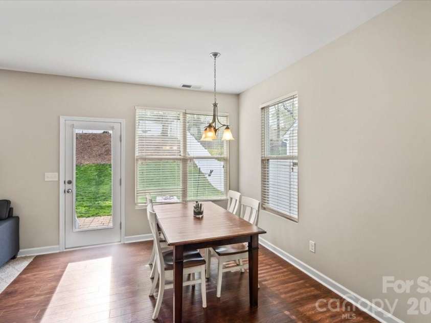 17211 Caldwell Track Drive, Huntersville, NC 28078.  MLS# CAR4357369, YatesRealty ID 11755. Breakfast area