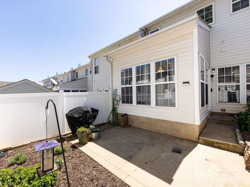 2147 Lake Breeze Lane, Denver, NC 28037.  MLS# CAR4256936, YatesRealty ID 11755. Courtyard