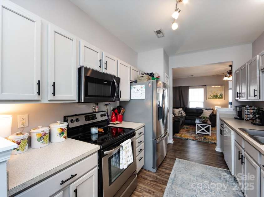 2147 Lake Breeze Lane, Denver, NC 28037.  MLS# CAR4256936, YatesRealty ID 11755. Kitchen