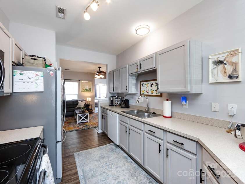 2147 Lake Breeze Lane, Denver, NC 28037.  MLS# CAR4256936, YatesRealty ID 11755. Kitchen