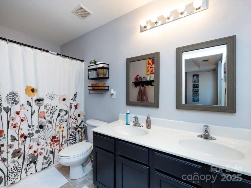 2147 Lake Breeze Lane, Denver, NC 28037.  MLS# CAR4256936, YatesRealty ID 11755. Primary Bath