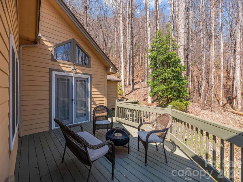 90 Lionheart Lane, Maggie Valley, NC 28751.  MLS# CAR4370064, YatesRealty ID 11756. 