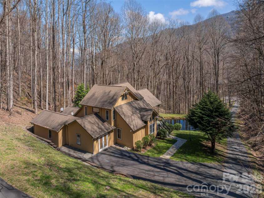 90 Lionheart Lane, Maggie Valley, NC 28751.  MLS# CAR4370064, YatesRealty ID 11756. 