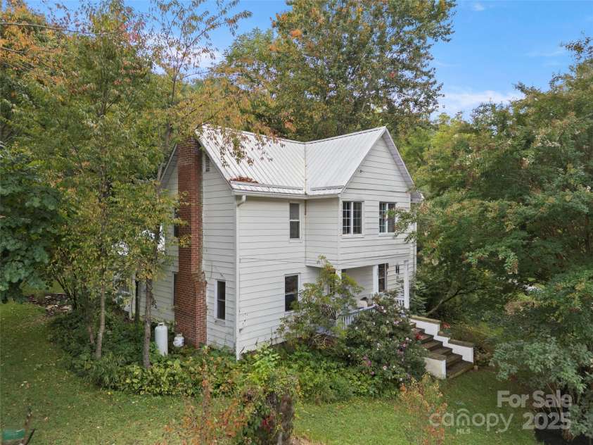 27 Barkn Cove, Canton, NC 28716.  MLS# CAR4304435, YatesRealty ID 11757. 