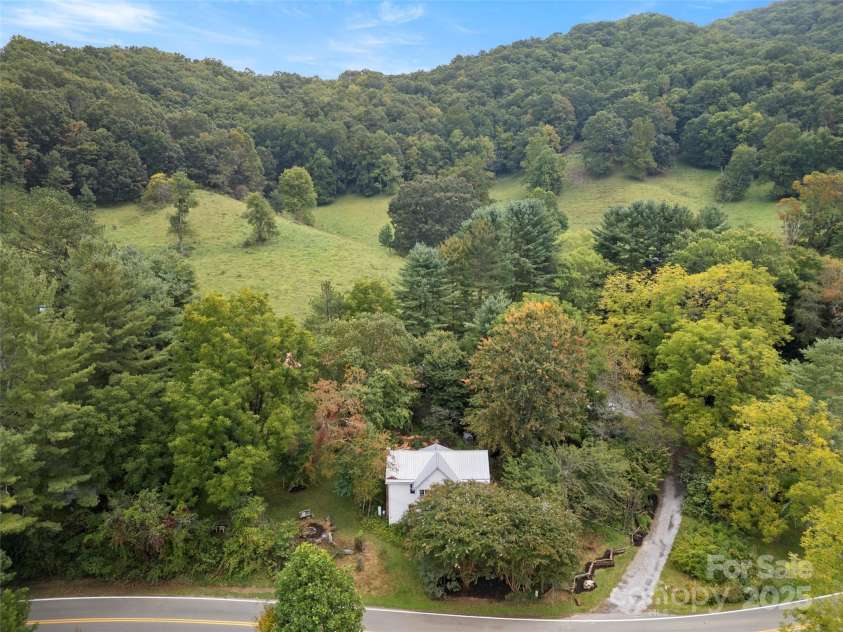 27 Barkn Cove, Canton, NC 28716.  MLS# CAR4304435, YatesRealty ID 11757. 