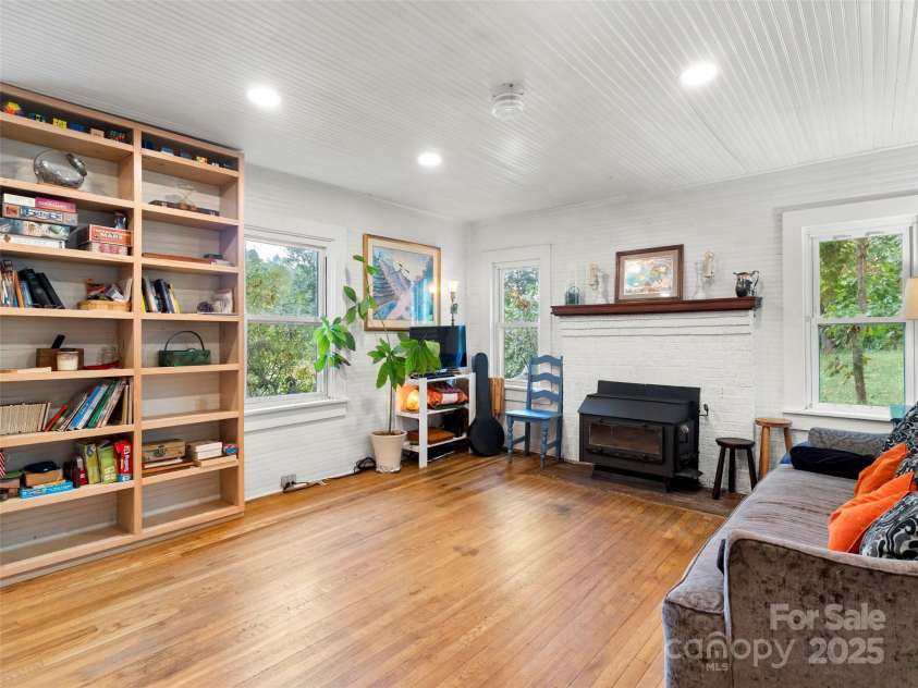 27 Barkn Cove, Canton, NC 28716.  MLS# CAR4304435, YatesRealty ID 11757. 