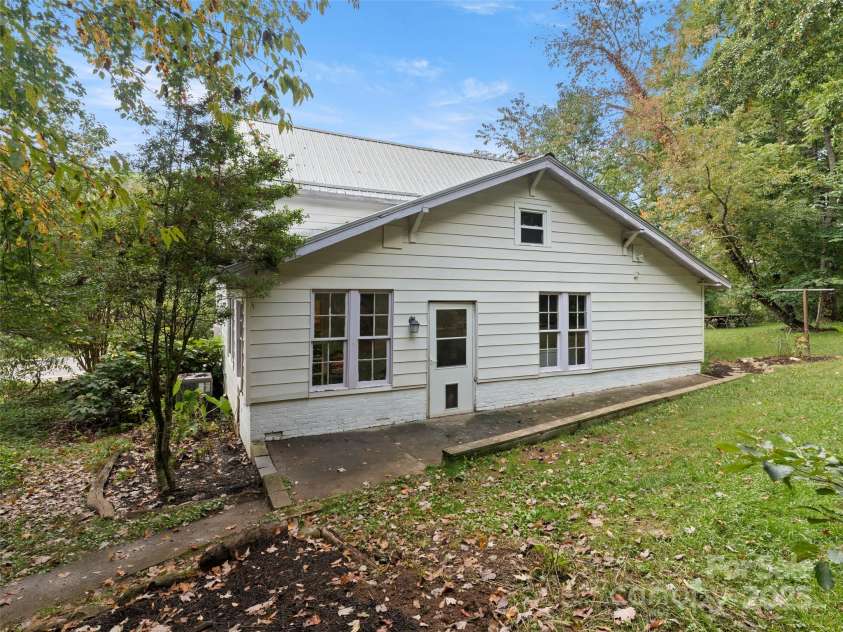 27 Barkn Cove, Canton, NC 28716.  MLS# CAR4304435, YatesRealty ID 11757. 