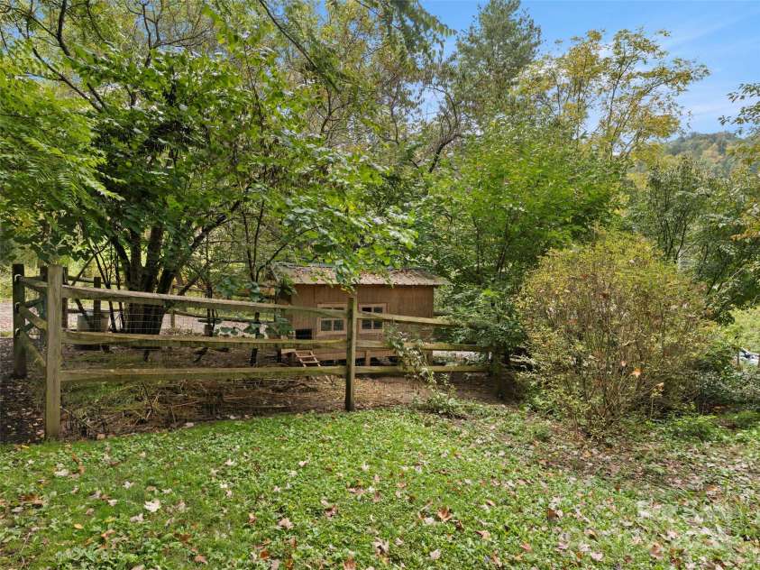 27 Barkn Cove, Canton, NC 28716.  MLS# CAR4304435, YatesRealty ID 11757. 