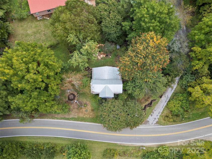 27 Barkn Cove, Canton, NC 28716.  MLS# CAR4304435, YatesRealty ID 11757. 