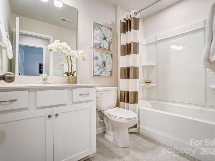 7108 Hodges Meadow Lane, Charlotte, NC 28213.  MLS# CAR4257321, YatesRealty ID 11757. Bath 2 upstairs