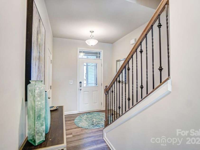 7108 Hodges Meadow Lane, Charlotte, NC 28213.  MLS# CAR4257321, YatesRealty ID 11757. Foyer