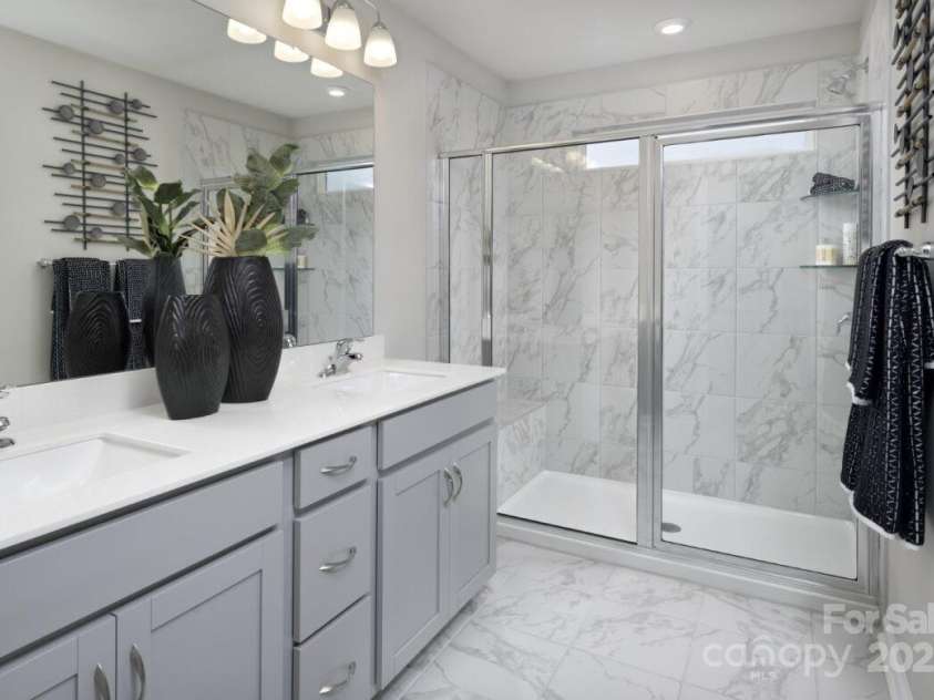 7108 Hodges Meadow Lane, Charlotte, NC 28213.  MLS# CAR4257321, YatesRealty ID 11757. Primary baht