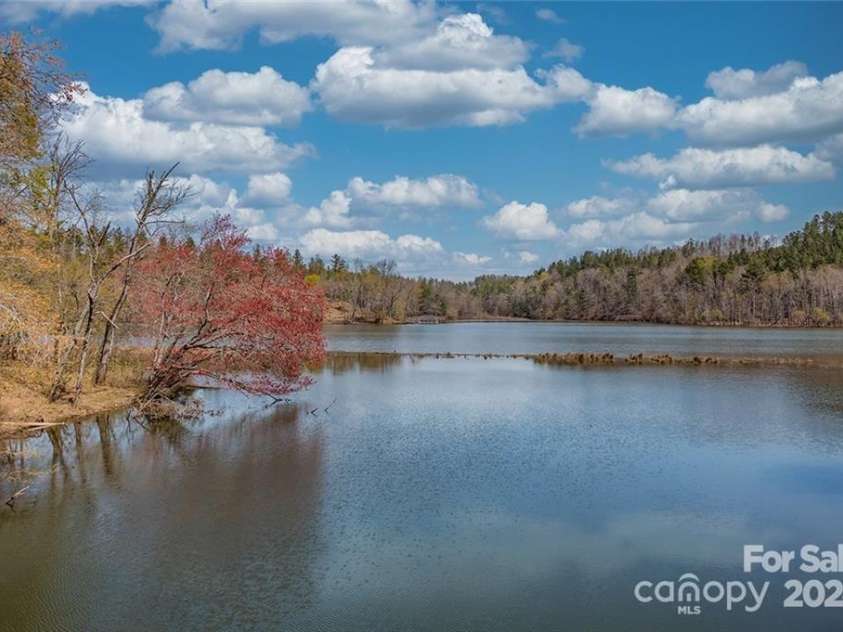 193, 199 Table Rock Trace, Valdese, NC 28690.  MLS# CAR4257208, YatesRealty ID 11758. 