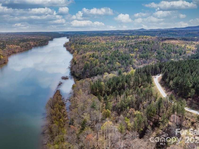 193, 199 Table Rock Trace, Valdese, NC 28690.  MLS# CAR4257208, YatesRealty ID 11758. 