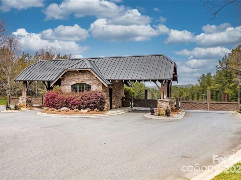 193, 199 Table Rock Trace, Valdese, NC 28690.  MLS# CAR4257208, YatesRealty ID 11758. 