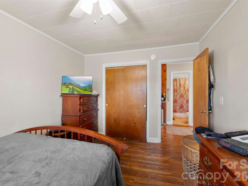 704 Secrest Avenue, Belmont, NC 28012.  MLS# CAR4359855, YatesRealty ID 11758. 