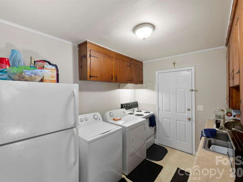 704 Secrest Avenue, Belmont, NC 28012.  MLS# CAR4359855, YatesRealty ID 11758. 