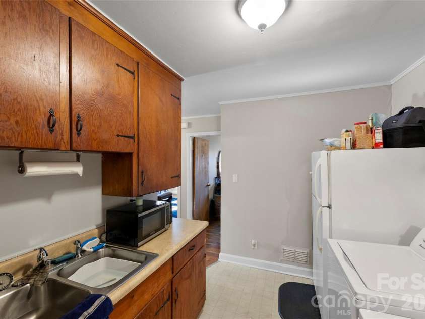 704 Secrest Avenue, Belmont, NC 28012.  MLS# CAR4359855, YatesRealty ID 11758. 