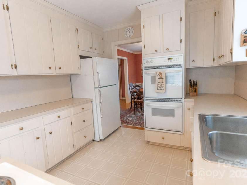 2541 Pinewood Road, Gastonia, NC 28054.  MLS# CAR4219606, YatesRealty ID 1176. 