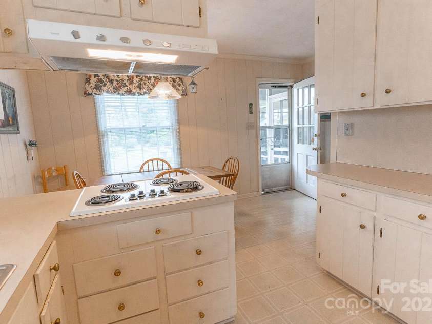 2541 Pinewood Road, Gastonia, NC 28054.  MLS# CAR4219606, YatesRealty ID 1176. 