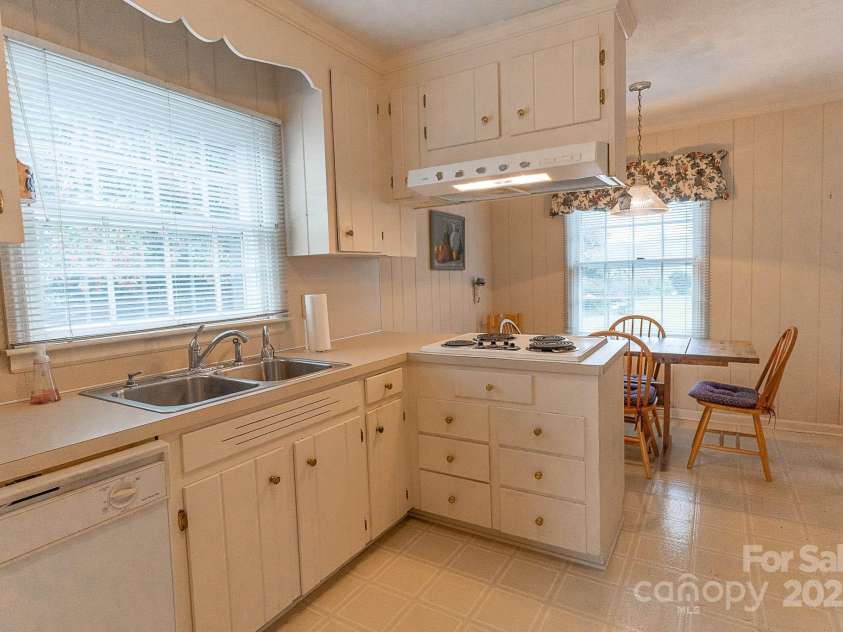 2541 Pinewood Road, Gastonia, NC 28054.  MLS# CAR4219606, YatesRealty ID 1176. 